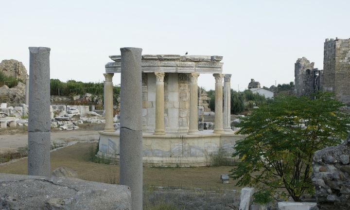 Агора и храм Тюхе